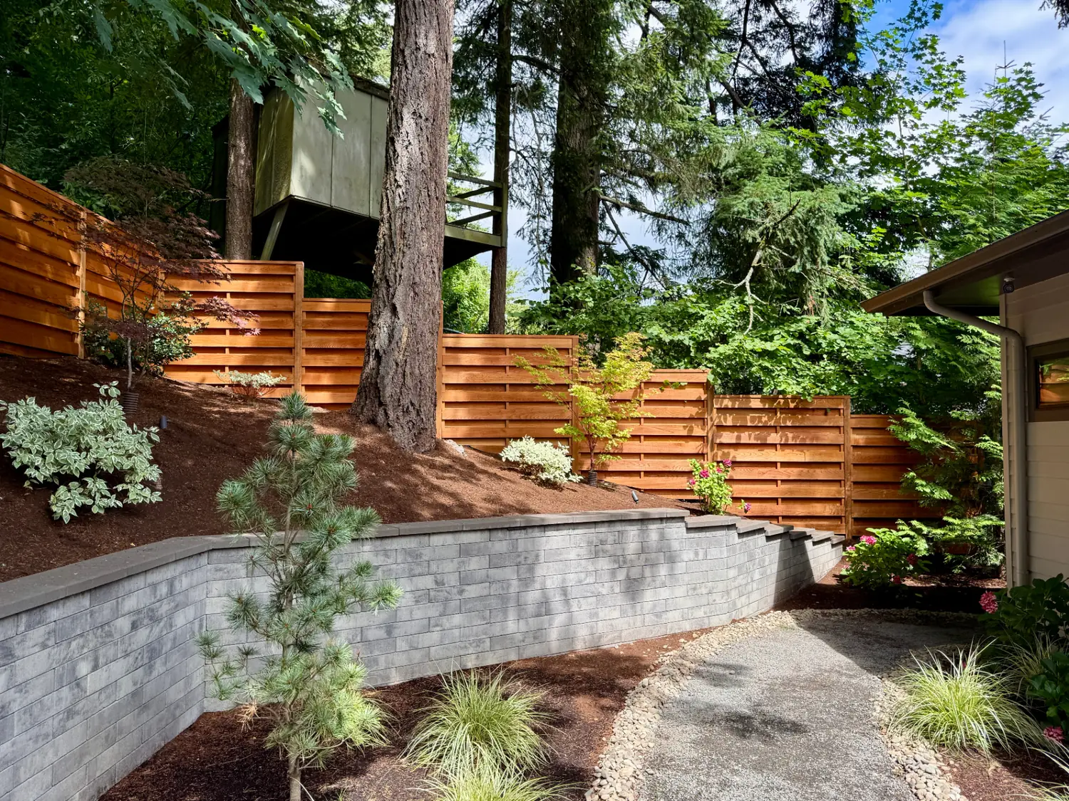 6-foot cedar privacy fence installed in Lake Oswego, Oregon