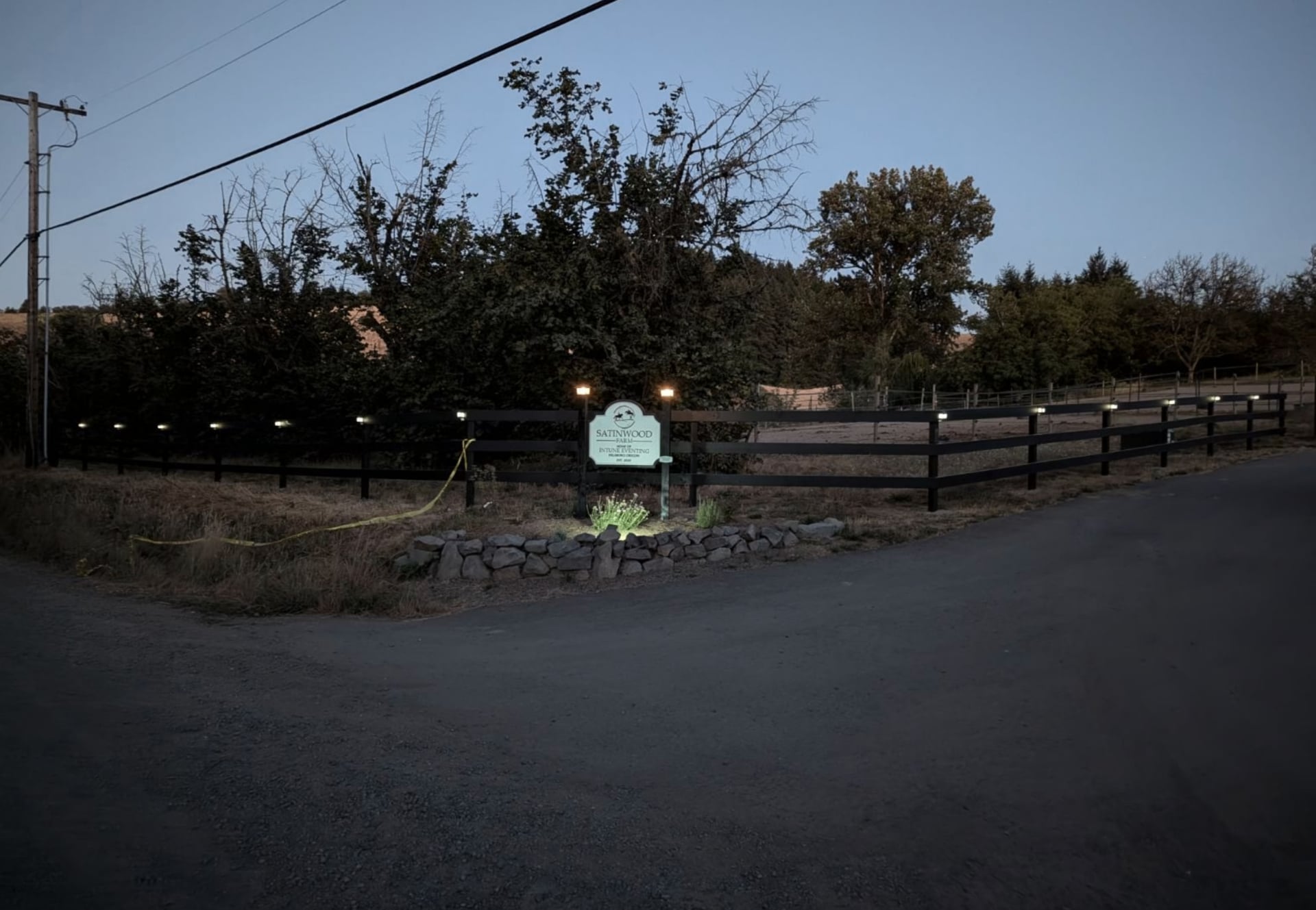 Wilsonville · Estate Rail with Solar Lights