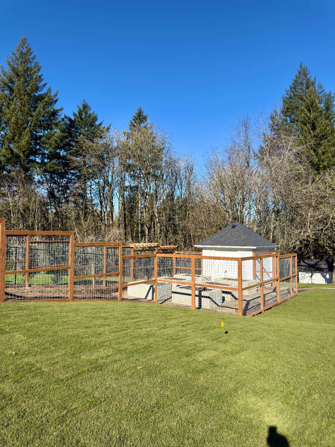 Camas · Garden Fence with Pergola